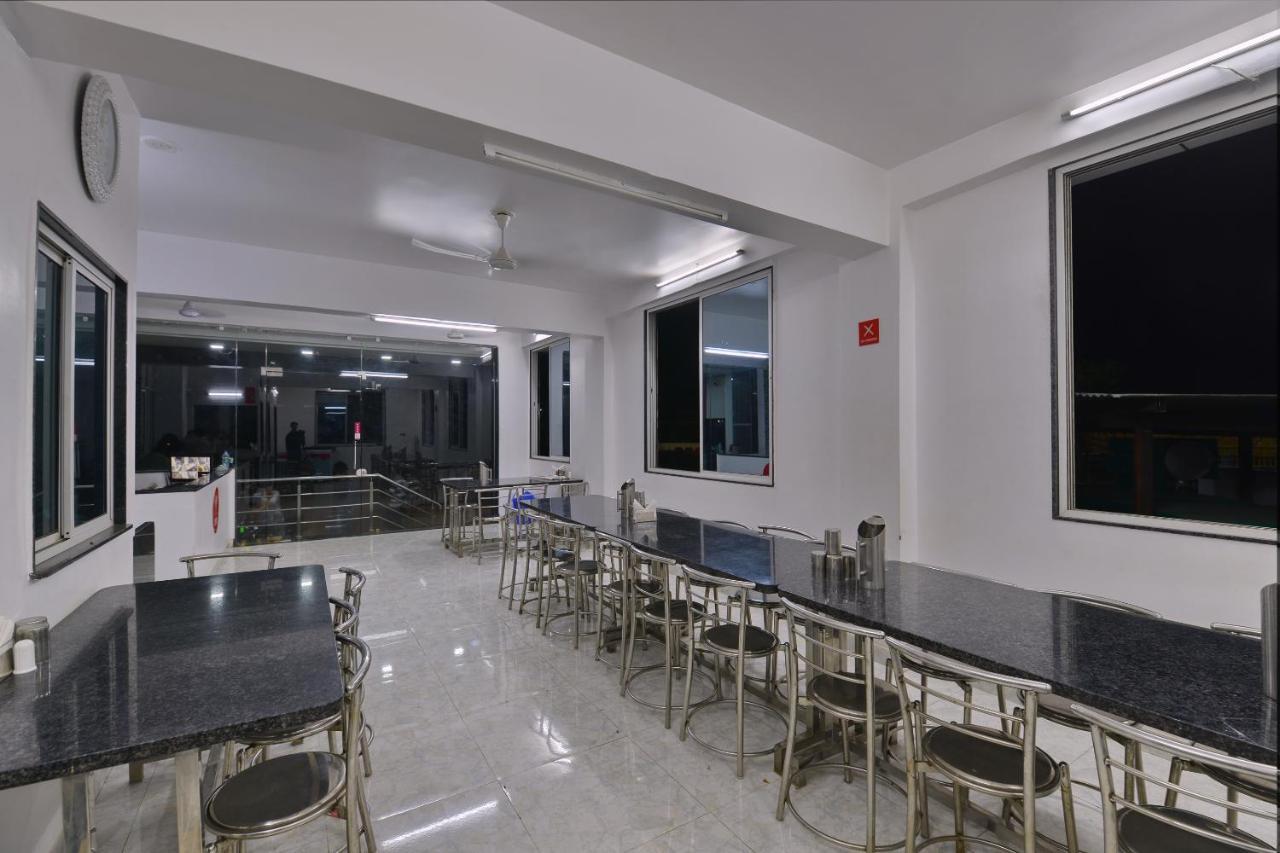 Oyo 11343 Hotel Sai International Бхубанешвар Екстериор снимка